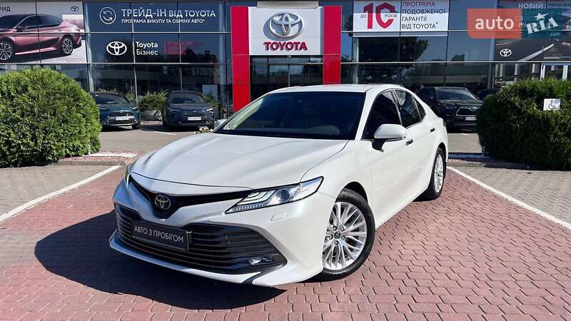 Toyota Camry 2019
