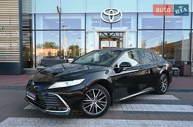 Седан Toyota Camry 2021 в Киеве