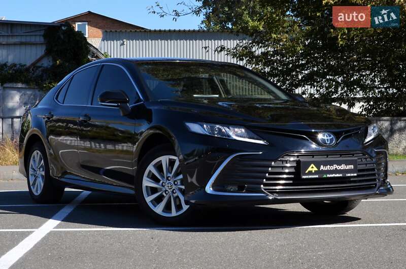 Седан Toyota Camry 2024 в 