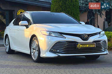 Седан Toyota Camry 2019 в Львові