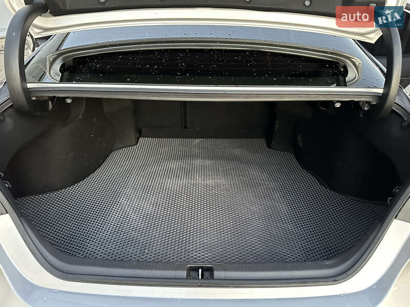 Седан Toyota Camry 2018 в Киеве