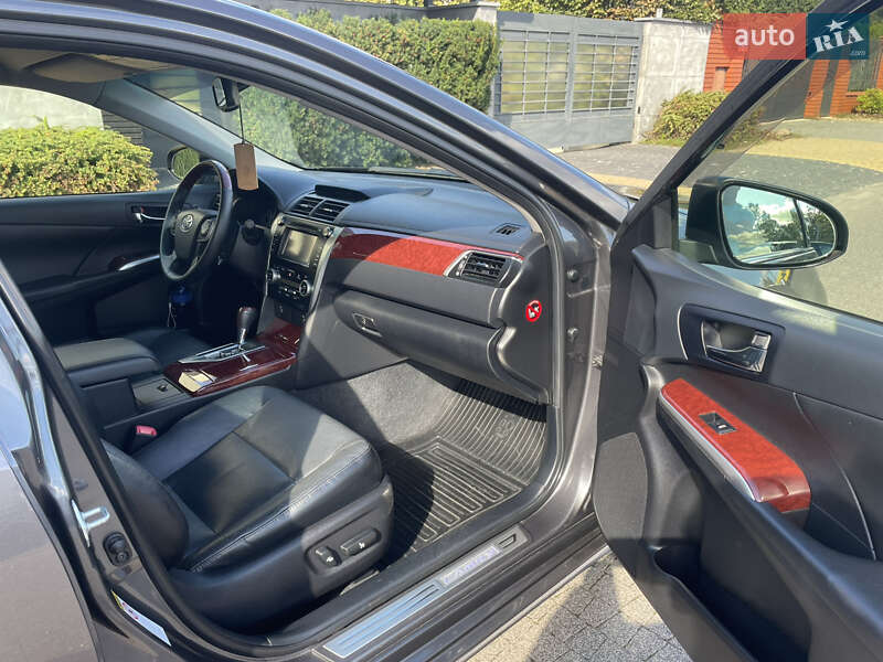 Седан Toyota Camry 2013 в Киеве