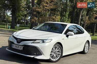 Седан Toyota Camry 2019 в Киеве