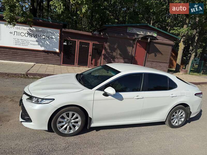 Седан Toyota Camry 2019 в Бердичеве