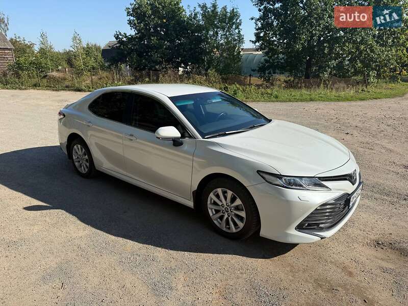 Седан Toyota Camry 2019 в Бердичеве