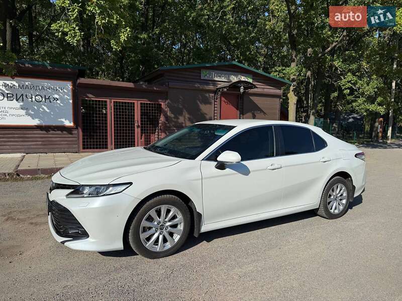 Toyota Camry 2019