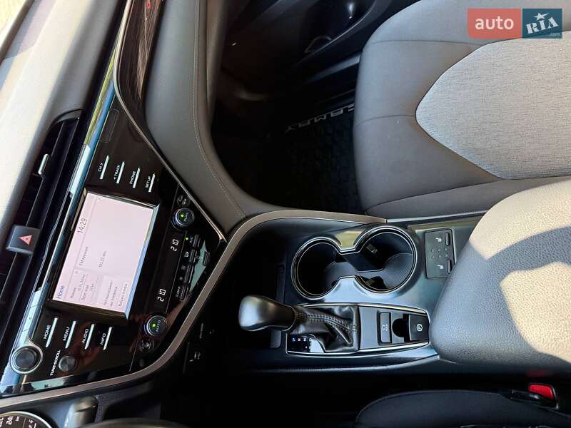 Седан Toyota Camry 2019 в Бердичеве