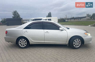 Седан Toyota Camry 2004 в 