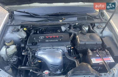 Седан Toyota Camry 2004 в 