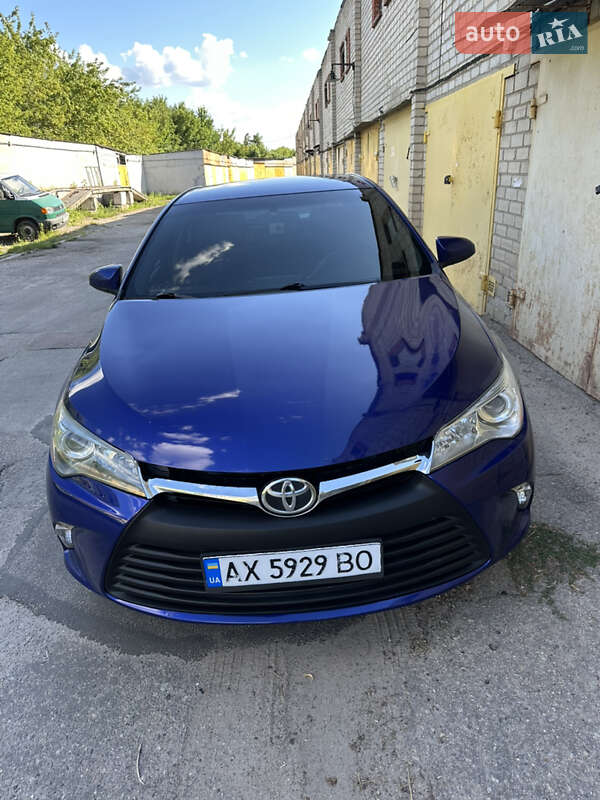 Седан Toyota Camry 2015 в Киеве