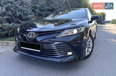 Седан Toyota Camry 2019 в Днепре