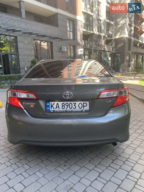 Седан Toyota Camry 2014 в Броварах