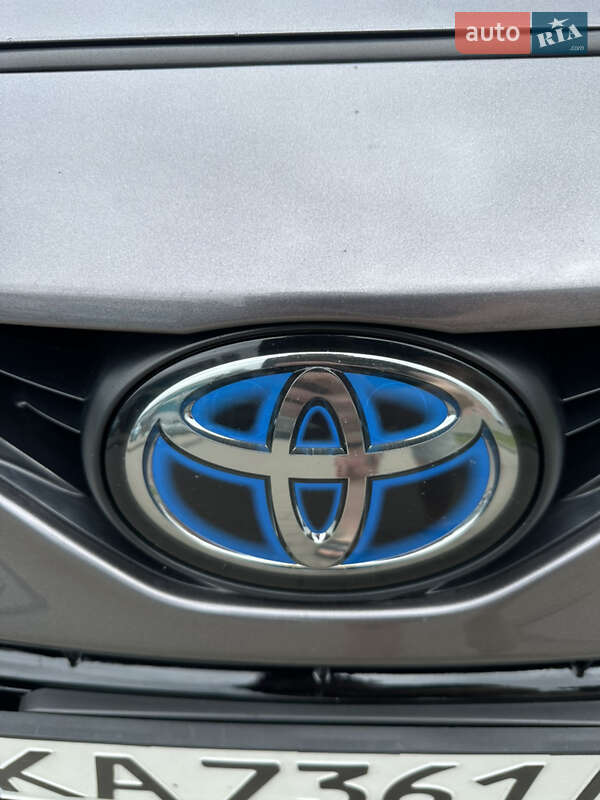 Седан Toyota Camry 2021 в Киеве