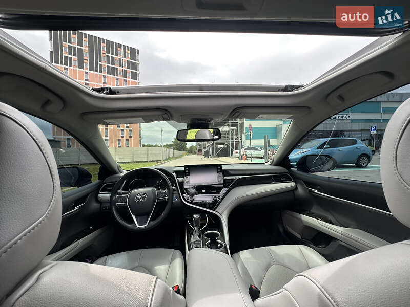 Седан Toyota Camry 2021 в Киеве