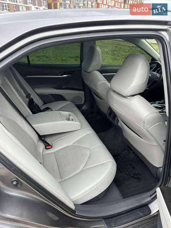 Седан Toyota Camry 2021 в Киеве