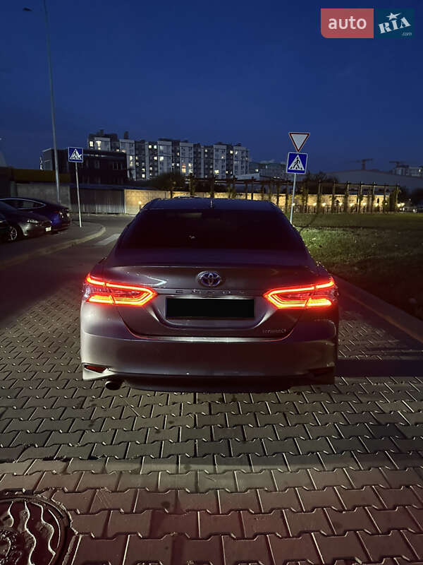 Седан Toyota Camry 2021 в Киеве