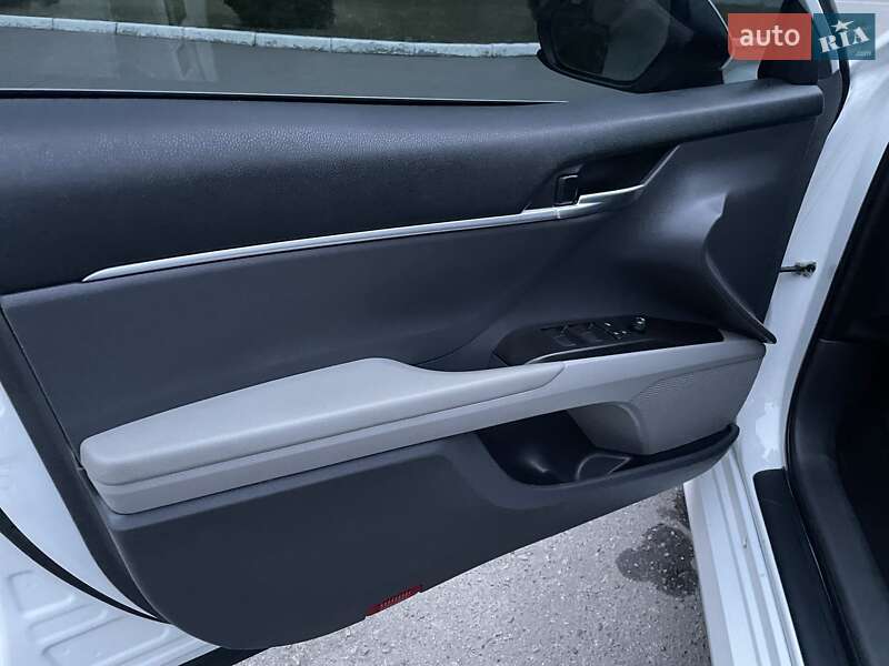 Седан Toyota Camry 2021 в Полтаві