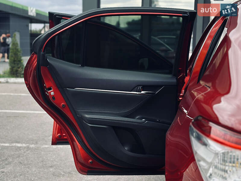 Седан Toyota Camry 2018 в Кременчуці