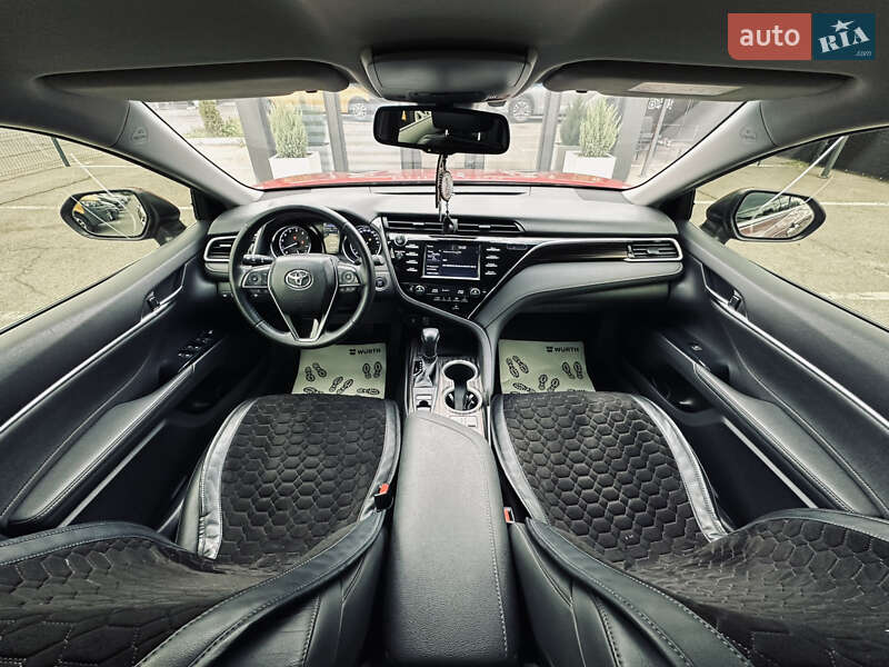 Седан Toyota Camry 2018 в Кременчуці