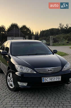 Седан Toyota Camry 2004 в  фото 2 Седан Toyota Camry 2004 в
