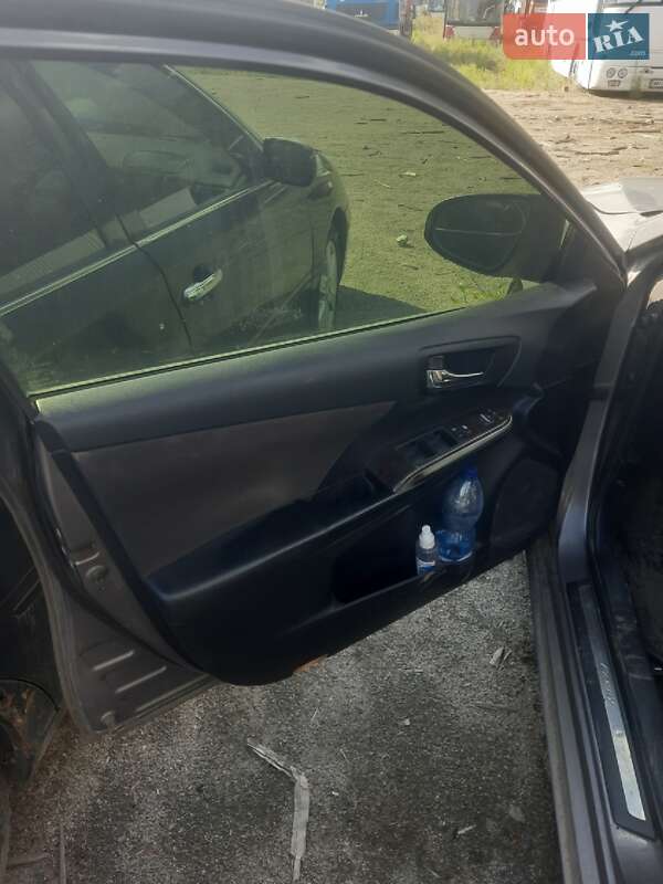 Седан Toyota Camry 2017 в Днепре