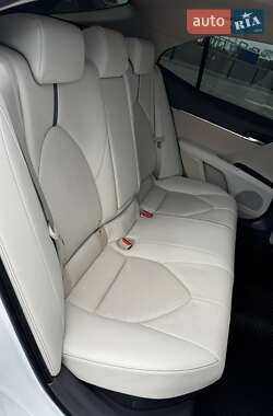 Седан Toyota Camry 2021 в 