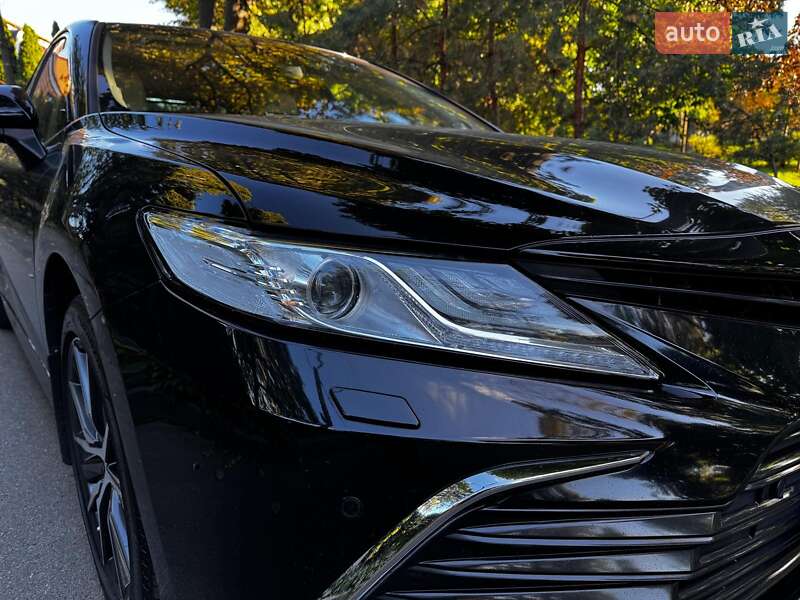 Седан Toyota Camry 2022 в Киеве