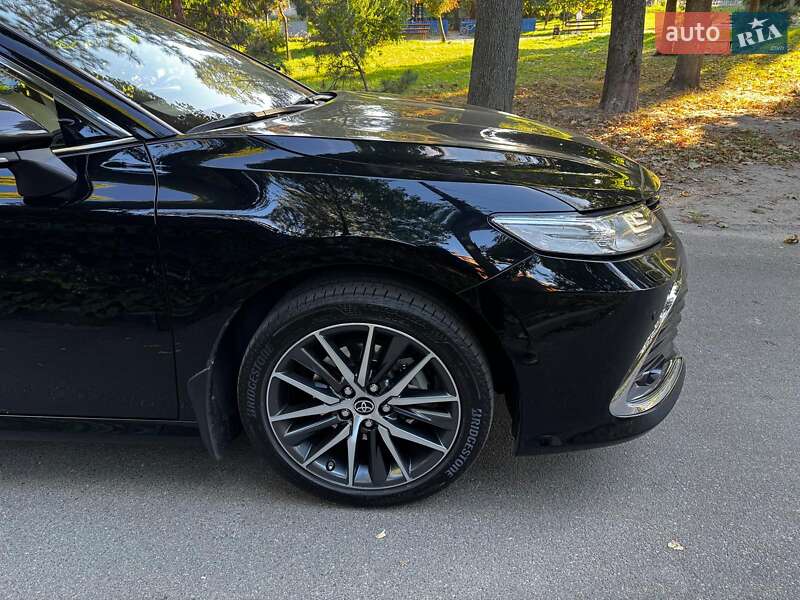 Седан Toyota Camry 2022 в Киеве