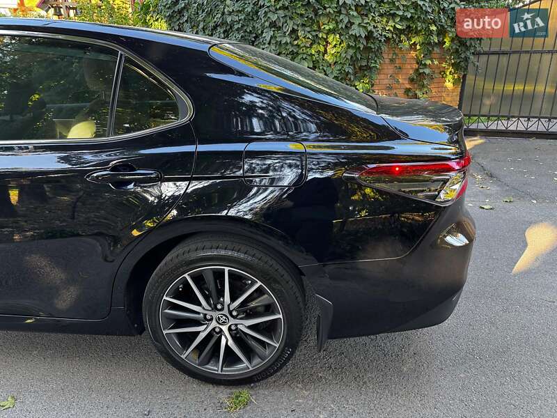 Седан Toyota Camry 2022 в Киеве