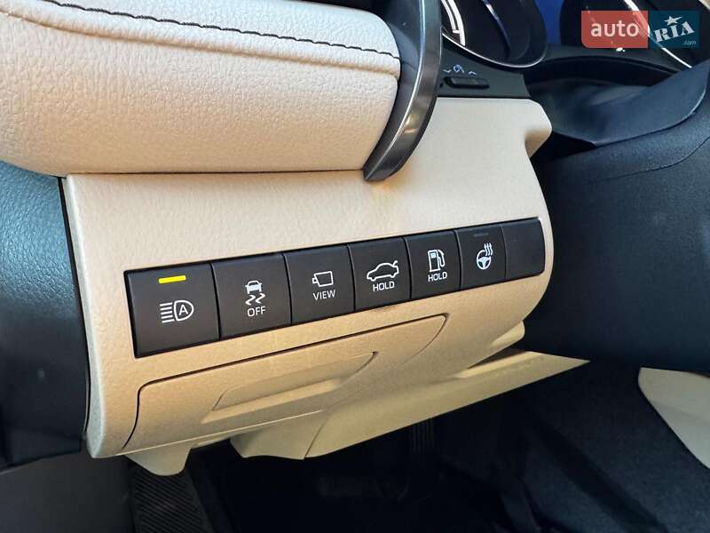 Седан Toyota Camry 2022 в Киеве