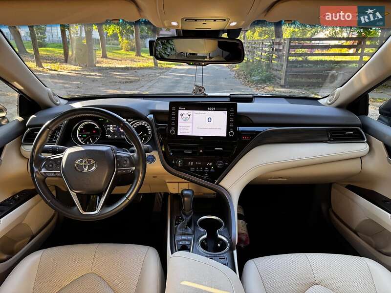 Седан Toyota Camry 2022 в Киеве
