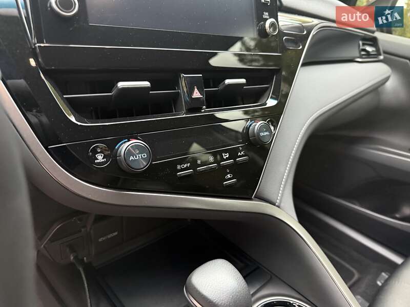 Седан Toyota Camry 2024 в Києві