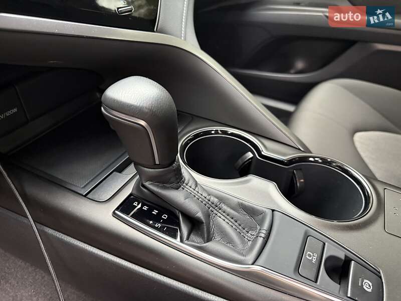 Седан Toyota Camry 2024 в Києві