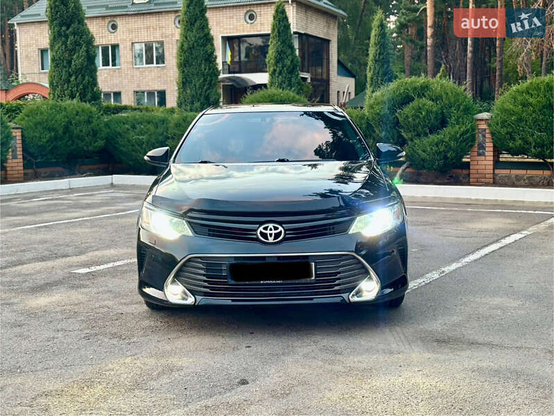 Седан Toyota Camry 2016 в Лебедині