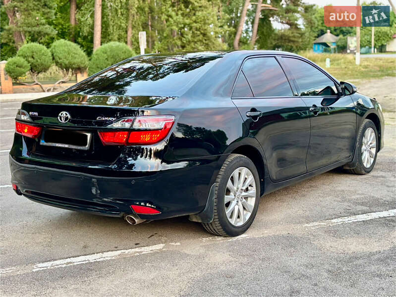 Седан Toyota Camry 2016 в Лебедині