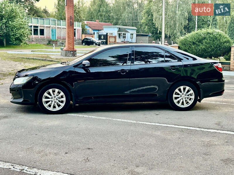 Седан Toyota Camry 2016 в Лебедині