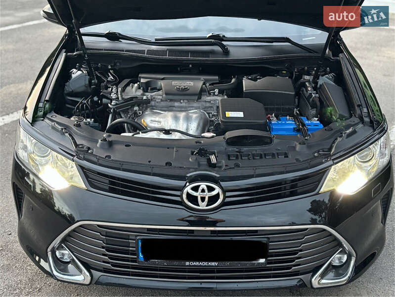 Седан Toyota Camry 2016 в Лебедині