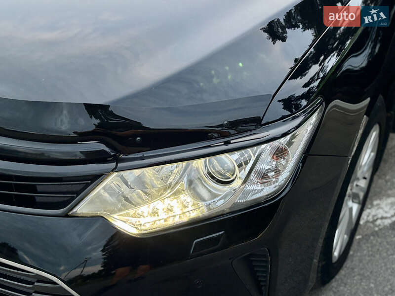 Седан Toyota Camry 2016 в Лебедині