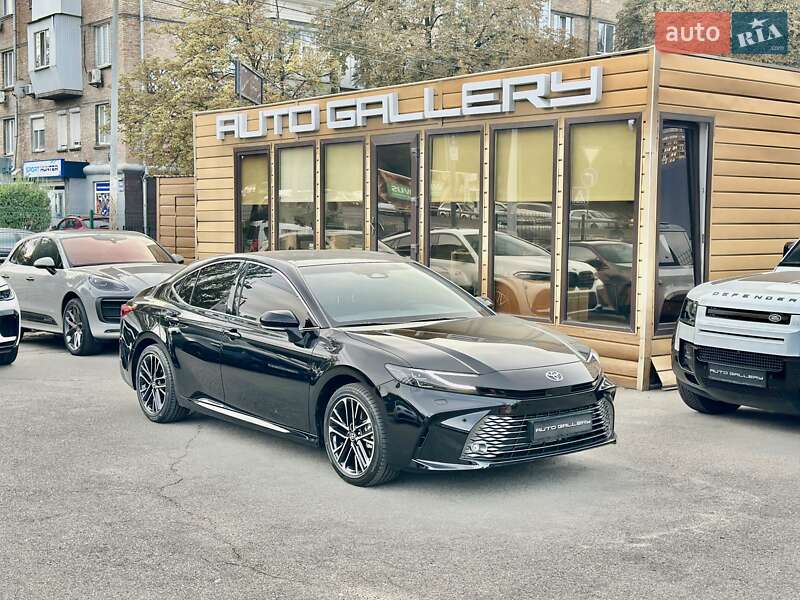 Седан Toyota Camry 2025 в Киеве