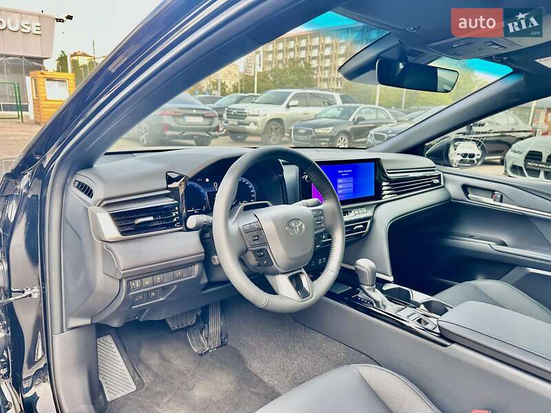 Седан Toyota Camry 2025 в Киеве