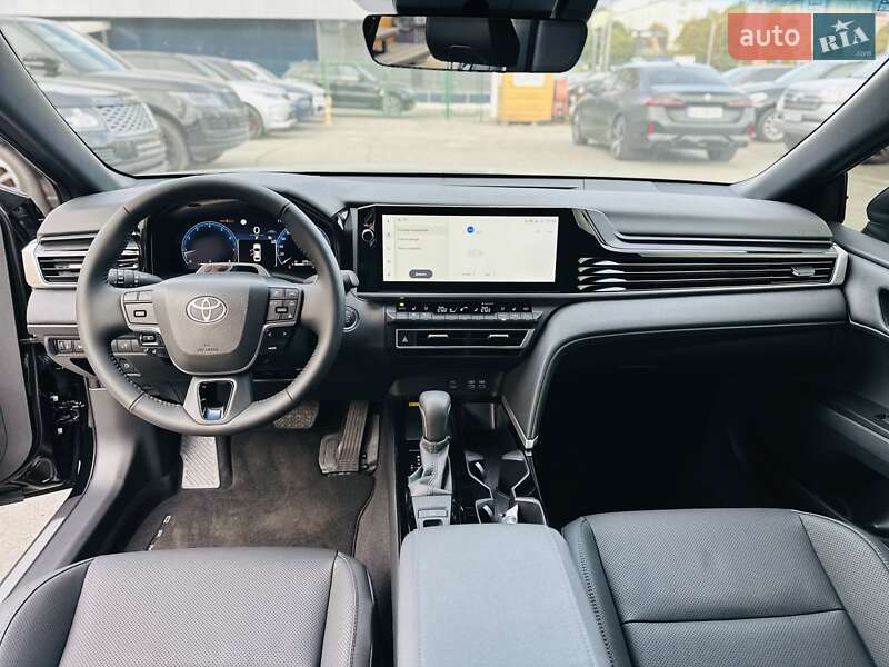 Седан Toyota Camry 2025 в Киеве