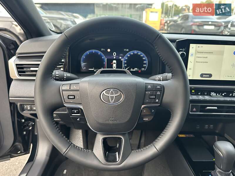 Седан Toyota Camry 2025 в Киеве