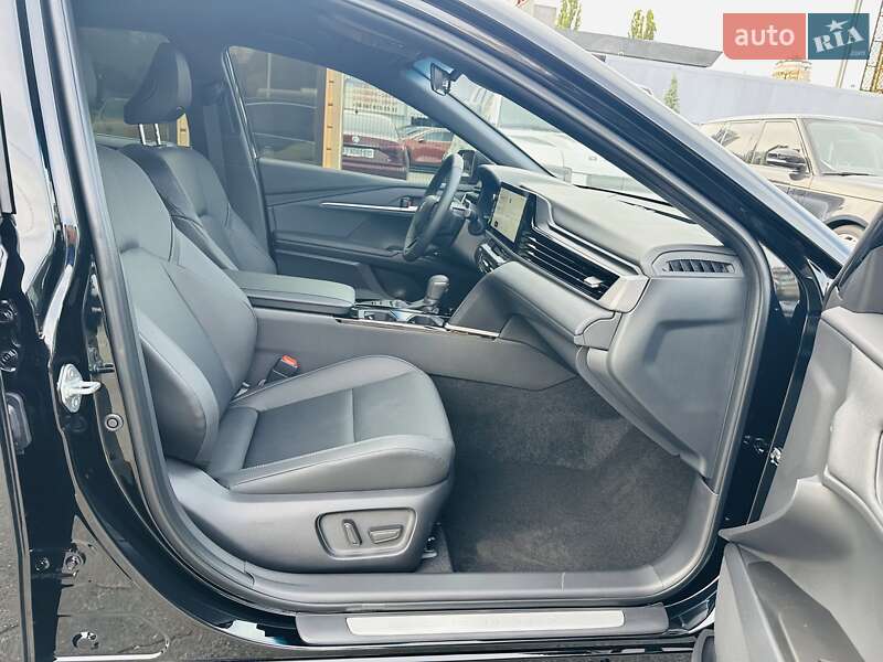 Седан Toyota Camry 2025 в Киеве