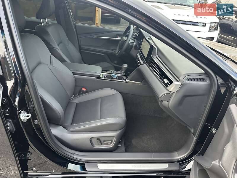Седан Toyota Camry 2025 в Киеве