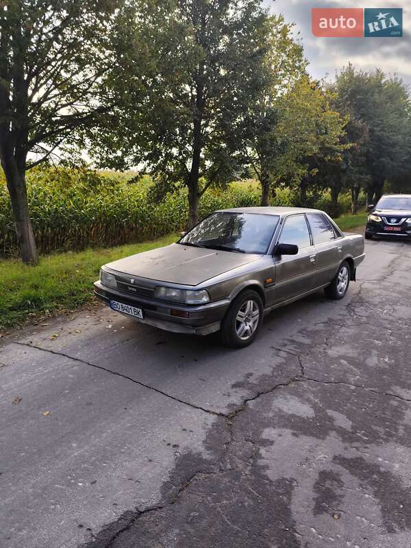 Toyota Camry 1989