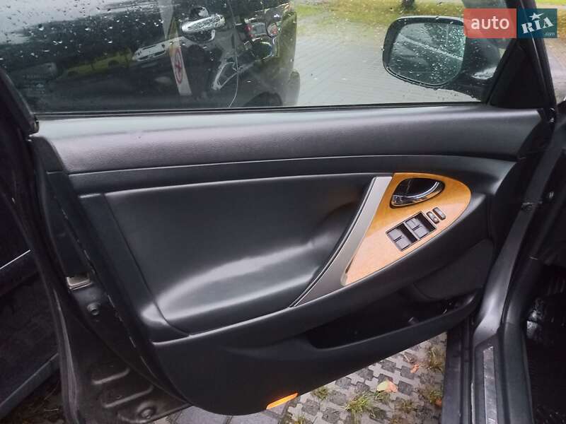 Седан Toyota Camry 2007 в Львові