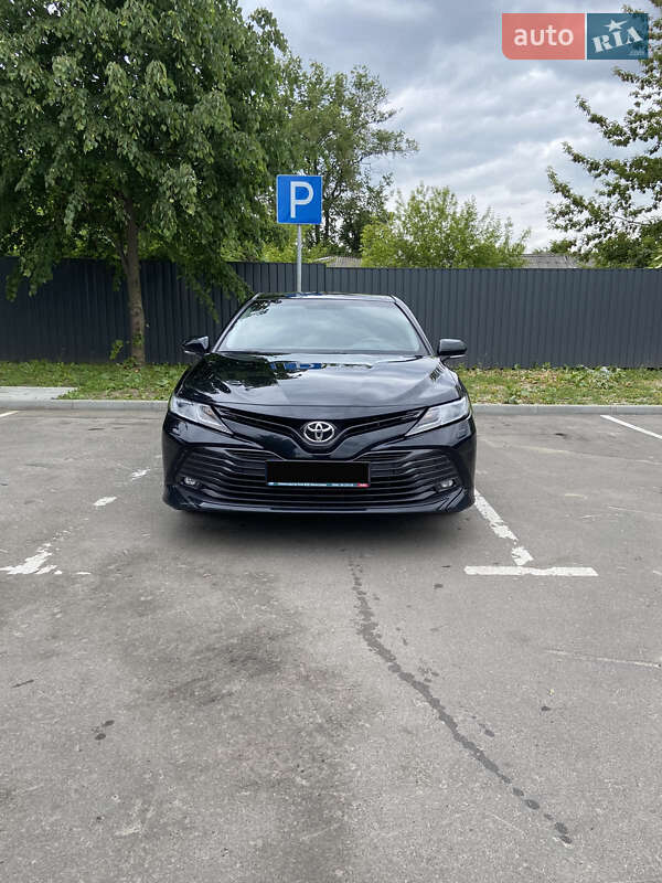 Седан Toyota Camry 2017 в Житомире