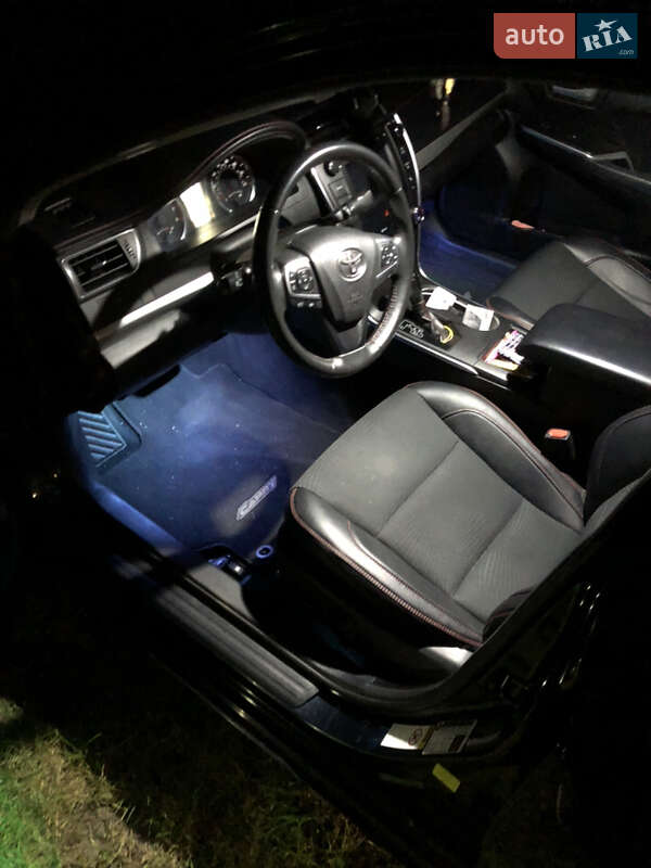 Седан Toyota Camry 2016 в Києві