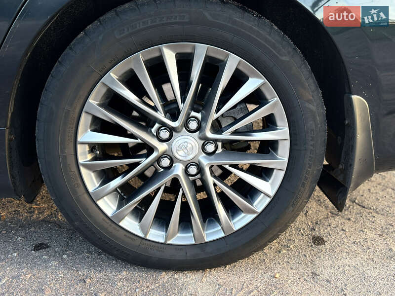 Седан Toyota Camry 2015 в Покрові