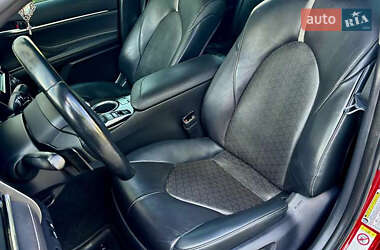 Седан Toyota Camry 2018 в 